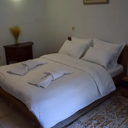 Muntenia And Apart Otel Kalavryta